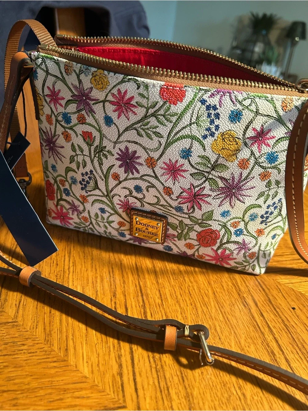 New D & B White Floral Crossbody with Brown Leather Strap & Matching Wristlet - Picture 10 of 15